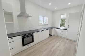 5 Hacker Street , Masterton