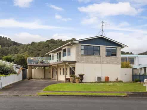 208 Centennial Avenue, Thames