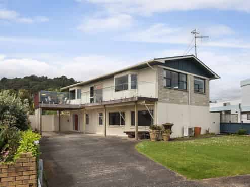 208 Centennial Avenue, Thames