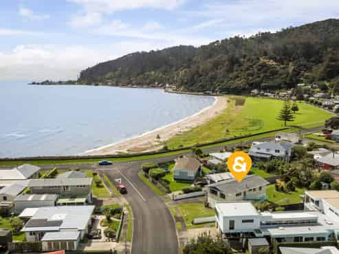 208 Centennial Avenue, Thames