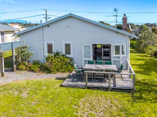 13 Waimea Road, Waikanae Beach