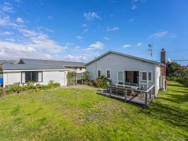 13 Waimea Road, Waikanae Beach