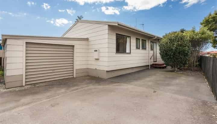 a/114 Eversham Road, Mount Maunganui