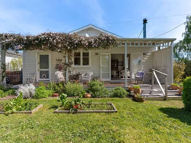 22 Rhodes Street, Carterton