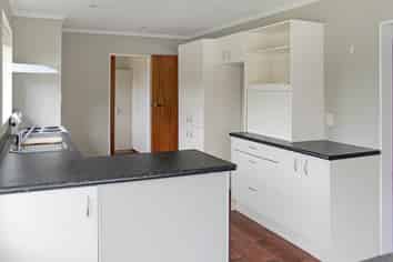 37 Humphries Place , Awapuni