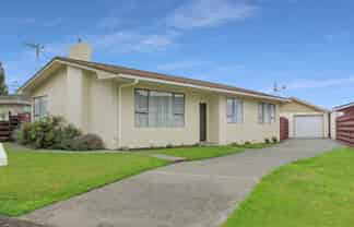 37 Humphries Place , Awapuni