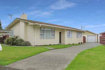 37 Humphries Place , Awapuni