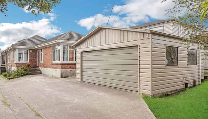 11 Netherlands Avenue, Kelston