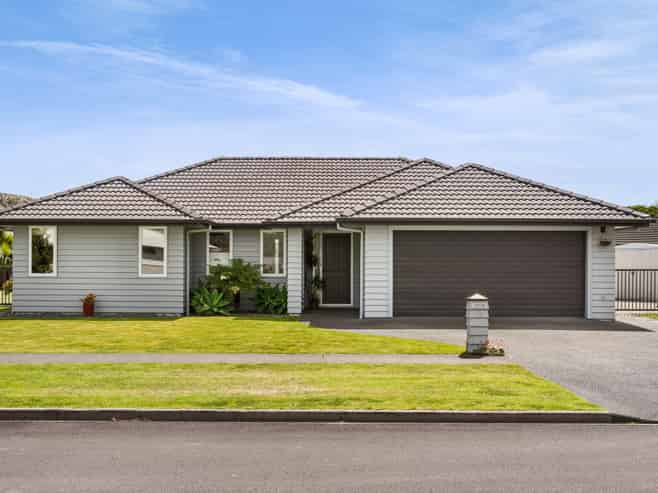 33 Hamilton Drive, Wainui