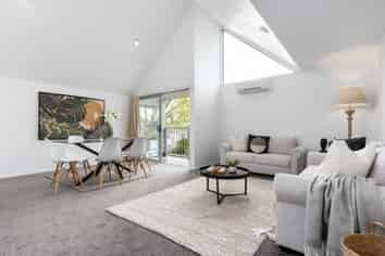 1/1010 Colombo Street, Saint Albans