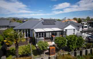 112 Hills Road, Edgeware