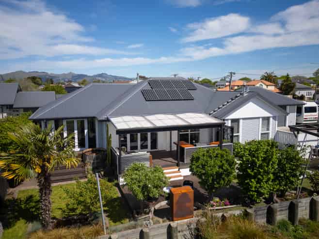 112 Hills Road, Edgeware
