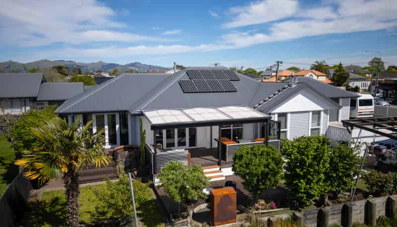 112 Hills Road, Edgeware