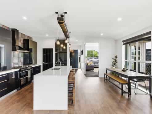 112 Hills Road, Edgeware