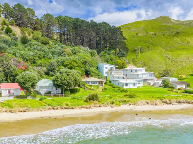 202 Pourerere Beach Road, Pourerere