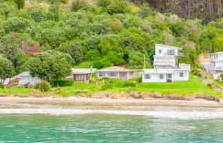 202 Pourerere Beach Road, Pourerere