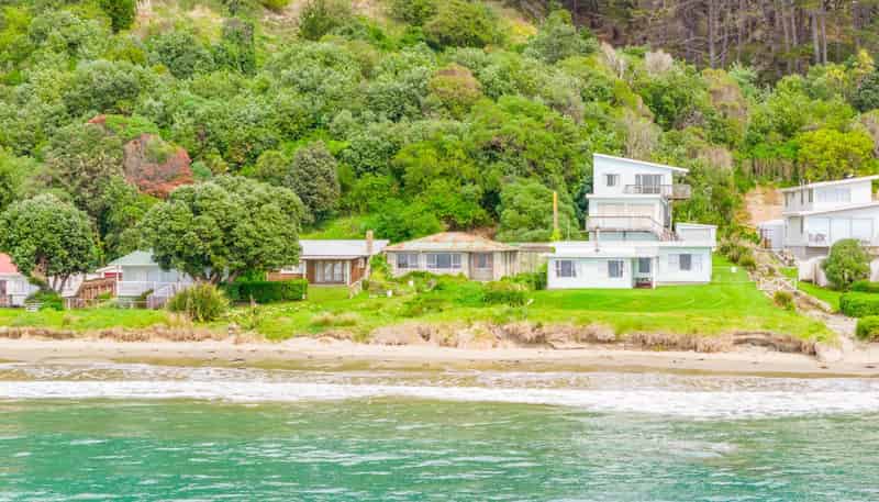 202 Pourerere Beach Road, Pourerere