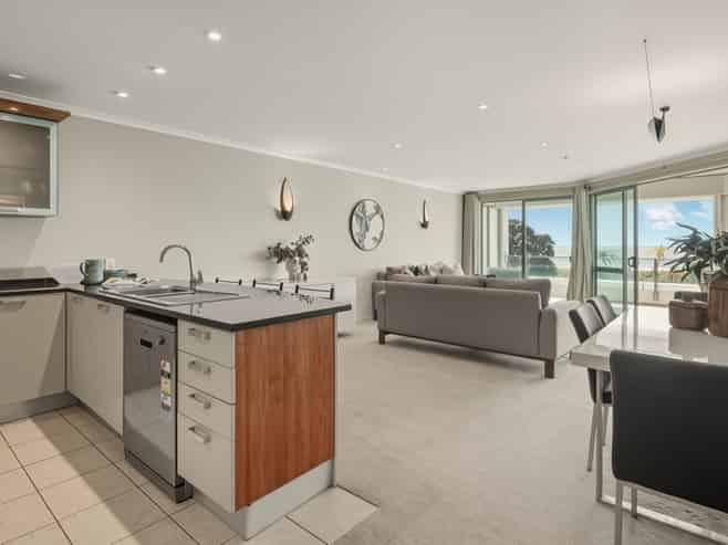 201/136 Marine Parade, Mount Maunganui