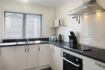 6 Awhenga Place, Weymouth