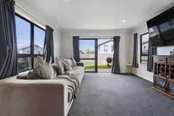 6 Awhenga Place, Weymouth