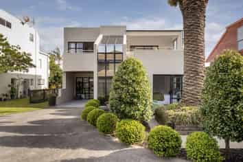 21A Sunbrae Grove, Mount Maunganui