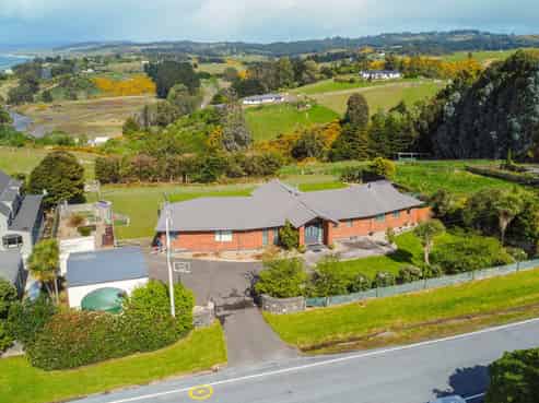 64 Scroggs Hill Road, Brighton