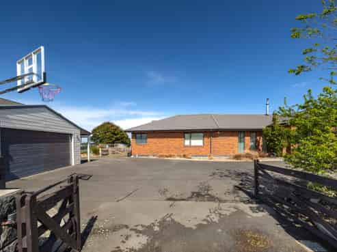 64 Scroggs Hill Road, Brighton