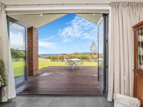 64 Scroggs Hill Road, Brighton