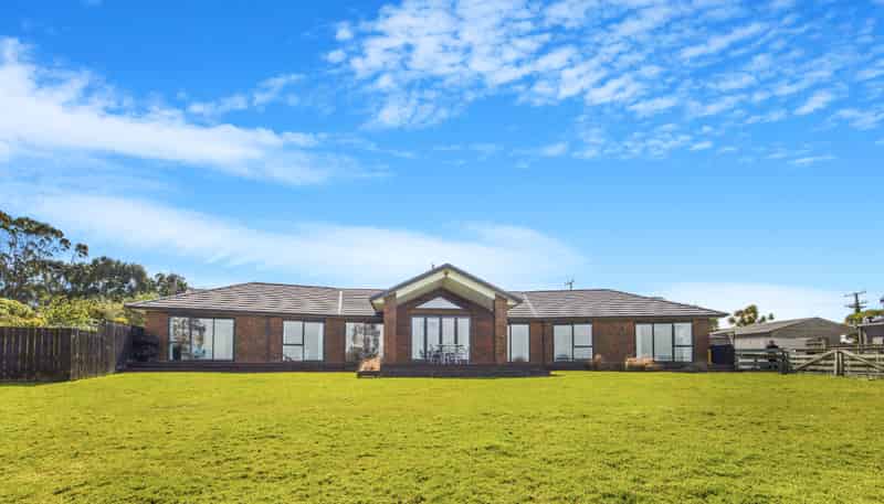 64 Scroggs Hill Road, Brighton