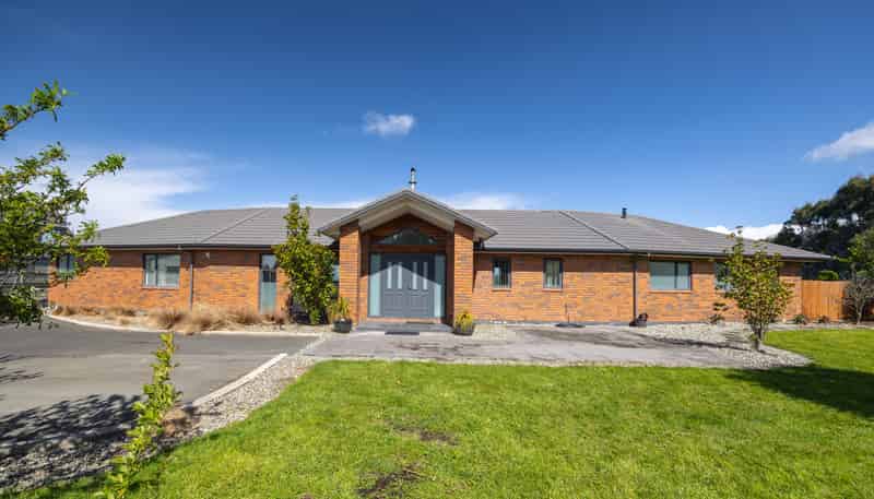 64 Scroggs Hill Road, Brighton
