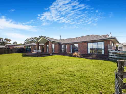 64 Scroggs Hill Road, Brighton