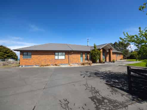 64 Scroggs Hill Road, Brighton