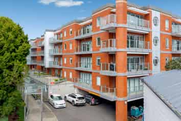 305/4 Wagener Place, Mount Albert