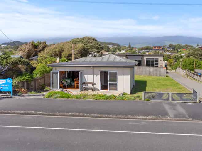 66A Marine Parade, Otaki Beach
