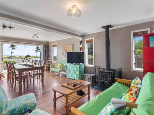 66A Marine Parade, Otaki Beach