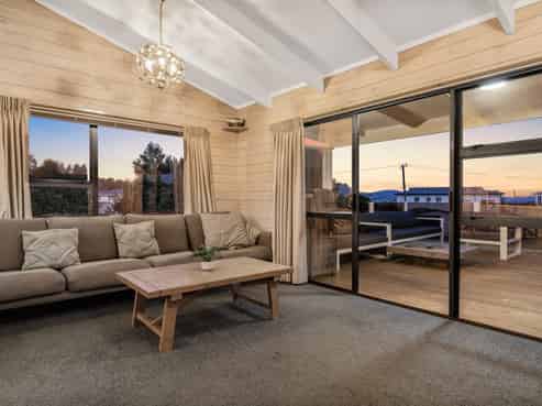 2 Banks Street, Cooks Beach