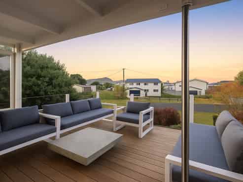 2 Banks Street, Cooks Beach