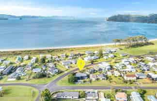 2 Banks Street, Cooks Beach