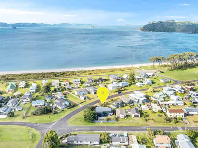 2 Banks Street, Cooks Beach