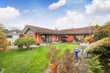 135 Amberley Avenue, Highbury