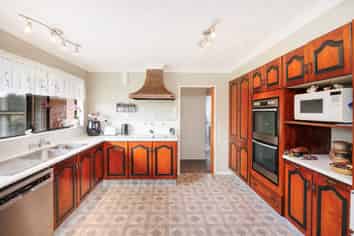 135 Amberley Avenue, Highbury