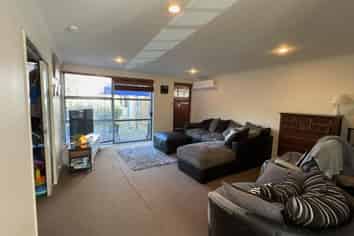 6 Reins Rd, Takanini
