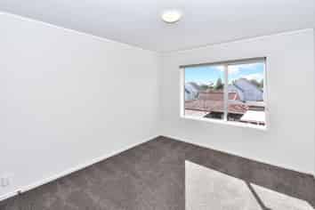 2/63 Mangere Road, Otahuhu
