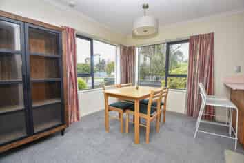 123 Broadway, Carterton