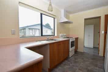 123 Broadway, Carterton