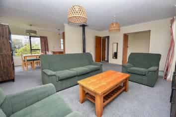 123 Broadway, Carterton