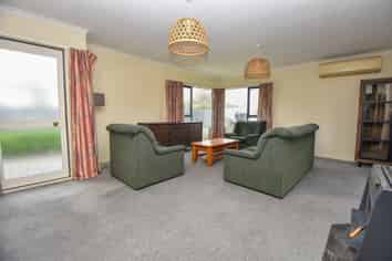 123 Broadway, Carterton