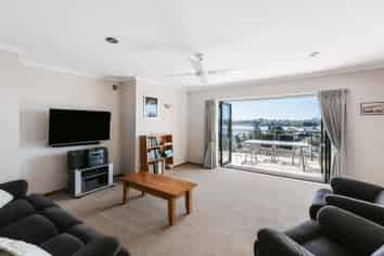 32 Downing Place, Welcome Bay