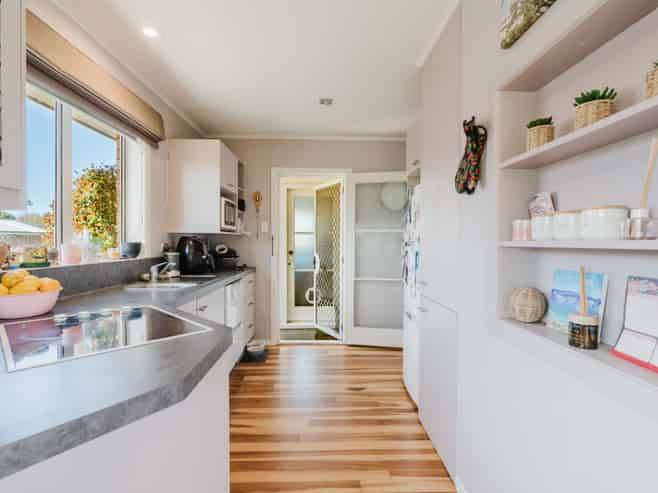 14 Jeanette Street, Glenview