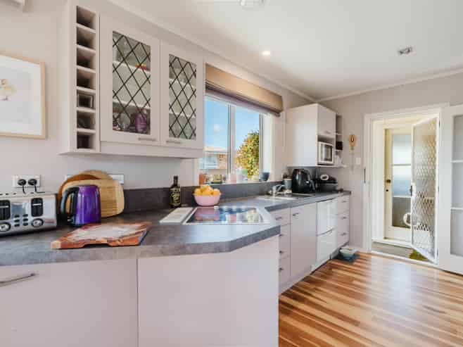 14 Jeanette Street, Glenview